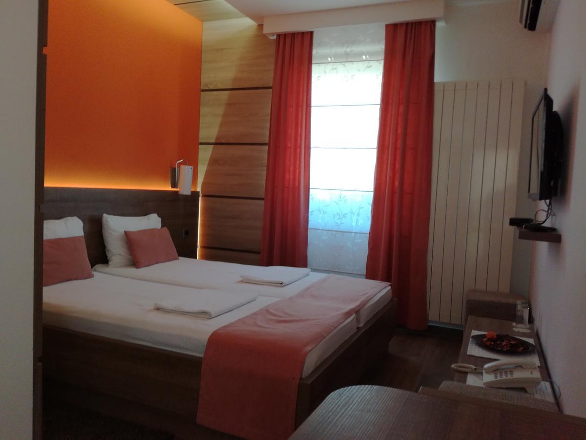 Motel Jezero Mladenovac Eksteriør bilde